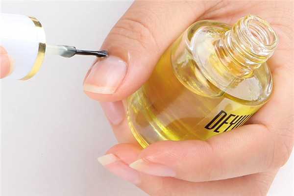 指甲营养油有用吗 指甲营养油有用吗