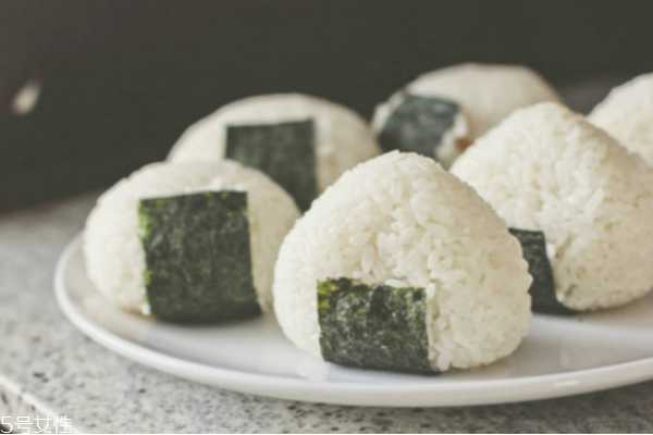 怎么按摩去除鱼尾纹 去鱼尾纹的按摩方法