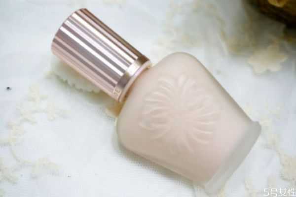隔离为啥涂起来那么白?隔离霜擦了会很白吗 隔离为啥涂起来那么白?隔离霜擦了会很白吗