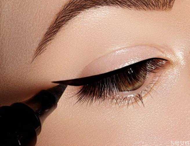 眼线笔干了需要放水里泡多长时间 眼线笔干了需要放水里泡多长时间