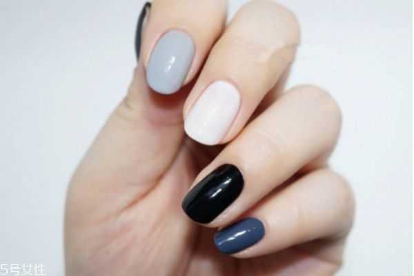蓝色美甲怎么做？精致美甲做法教程