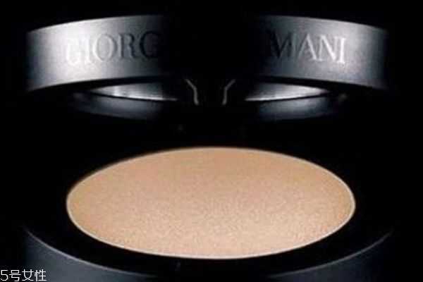 有痘痘的人可以使用遮瑕膏吗?遮瑕膏应该在化妆的哪一步使用呢 有痘痘的人可以使用遮瑕膏吗?遮瑕膏应该在化妆的哪一步使用呢