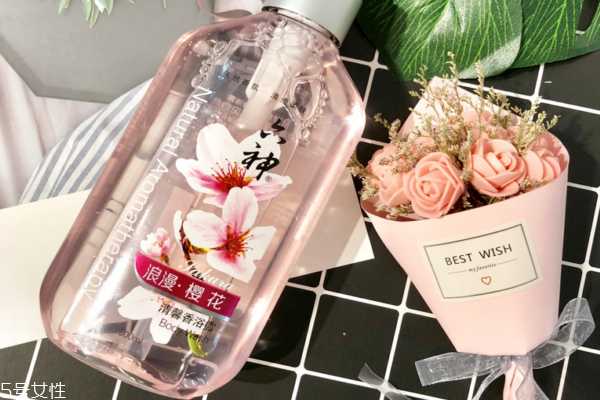 六神沐浴露是碱性的吗