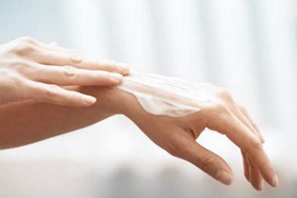 护手霜可以保护头发吗 护手霜可以保护头发吗