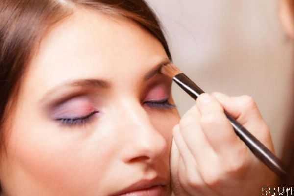 下巴容易卡粉怎么办?下巴卡粉怎么解决 下巴容易卡粉怎么办?下巴卡粉怎么解决