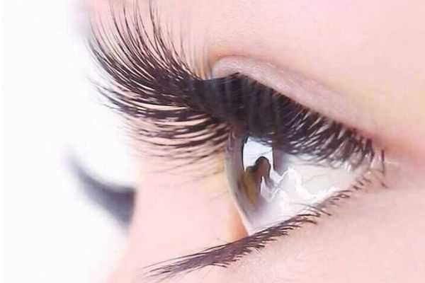 眼睫毛比较少应该怎么办呢