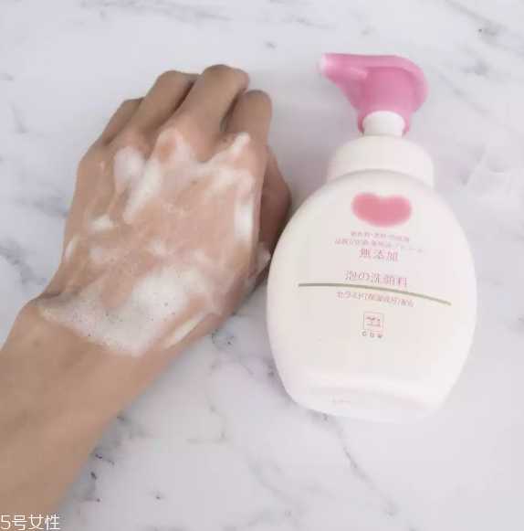 cow洗面奶和肌研极润洗面奶哪个好