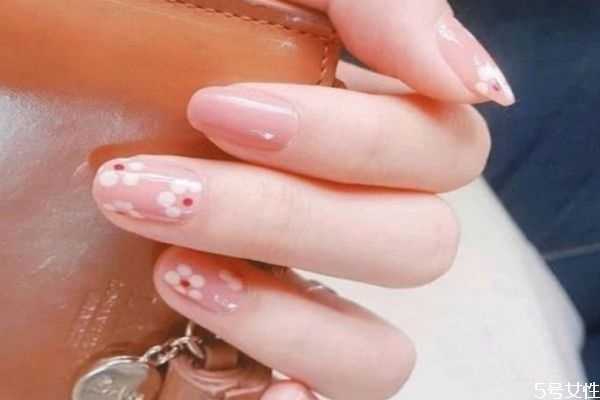 卸甲水能卸掉烤过的美甲吗 卸甲水能卸掉烤过的美甲吗