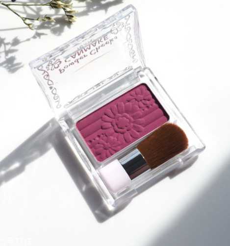 梅子色腮红适合什么肤色