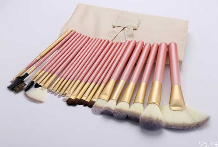 花漾化妆刷和受受狼哪个好用 花漾化妆刷和受受狼哪个好用