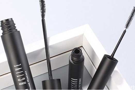 卸睫毛膏进眼睛里面了怎么办 卸睫毛膏进眼睛里面了怎么办