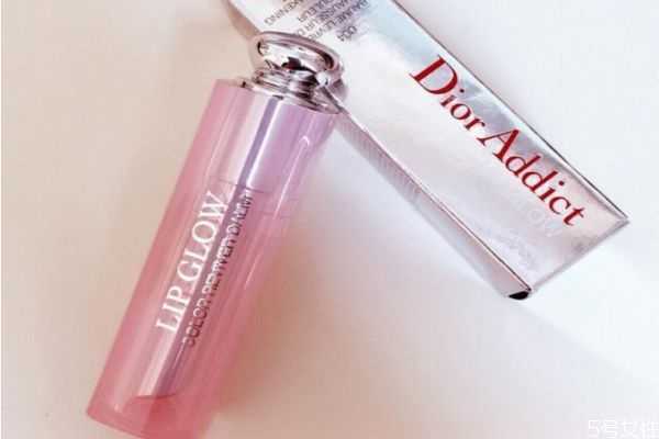 经常用变色唇膏好吗?长期涂变色唇膏的危害