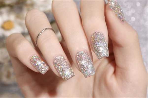 甲油胶有刷痕怎么回事