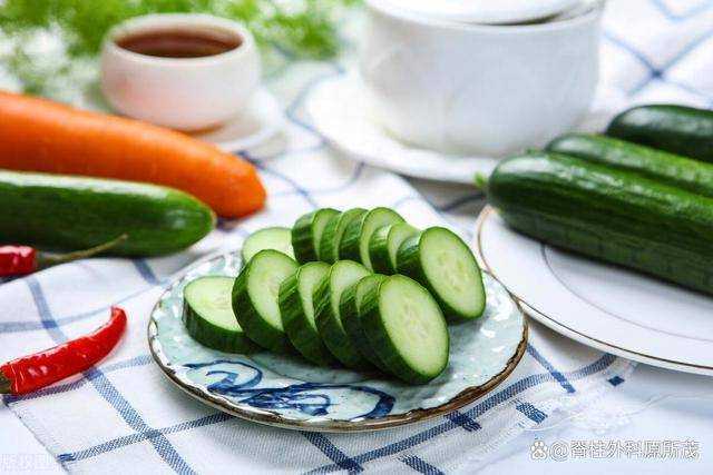 黄瓜和酸奶一起吃，皮肤水嫩，天然美容，简单易行 