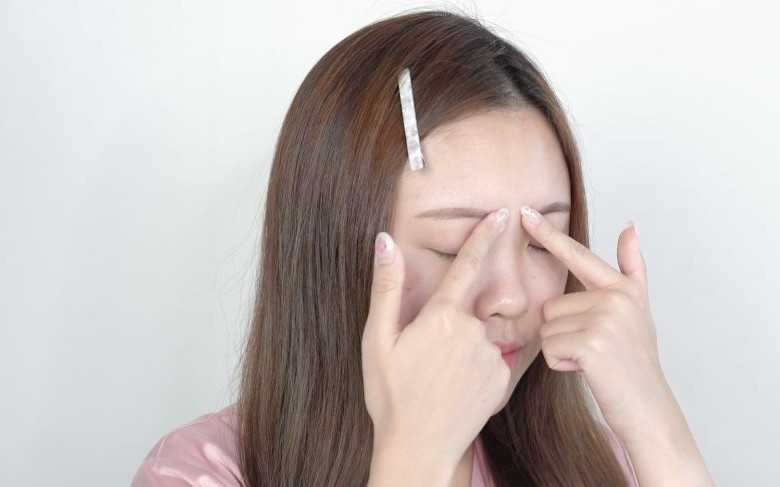 如何快速消除眼部浮肿