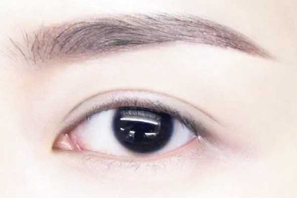 怎样防止内眼线晕染 为什么内眼线容易晕染