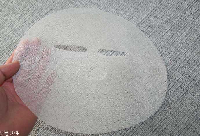 无纺布面膜和蚕丝面膜哪个好 2大常用面膜pk