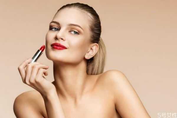 夏天口红要放冰箱里吗?新买的口红放冰箱吗 夏天口红要放冰箱里吗?新买的口红放冰箱吗