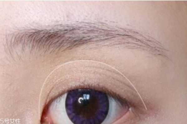 双色眼影怎么正确使用 双色眼影怎么正确使用