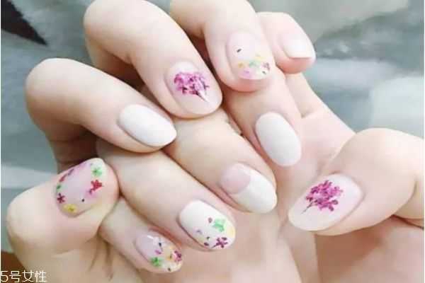 干花美甲有哪些？干花美甲图片大全