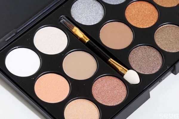 珠光眼影笔有什么用途？卸珠光眼影的小妙招