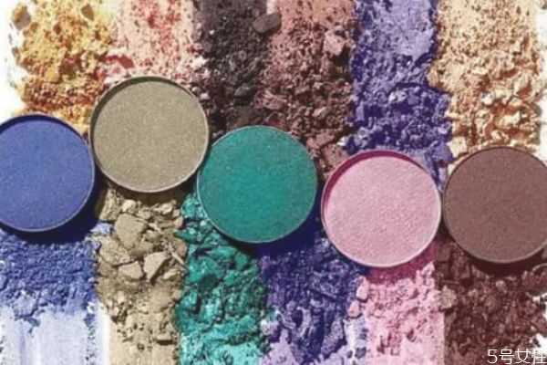 眼影一般放几年不能用了?开封的眼影保质期一般多久 眼影一般放几年不能用了?开封的眼影保质期一般多久