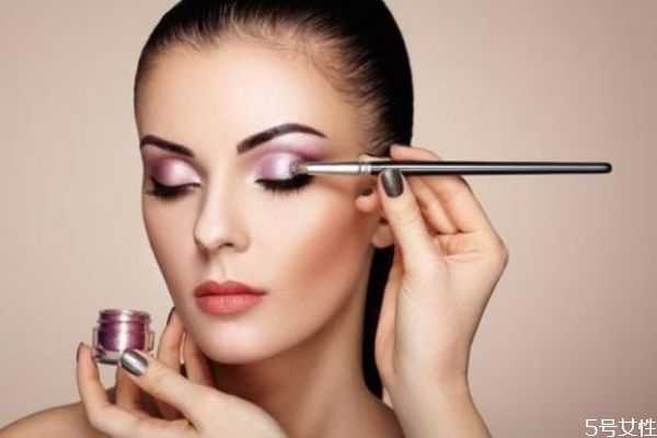 怎么画好看的眼影？画眼影怎么搭配颜色