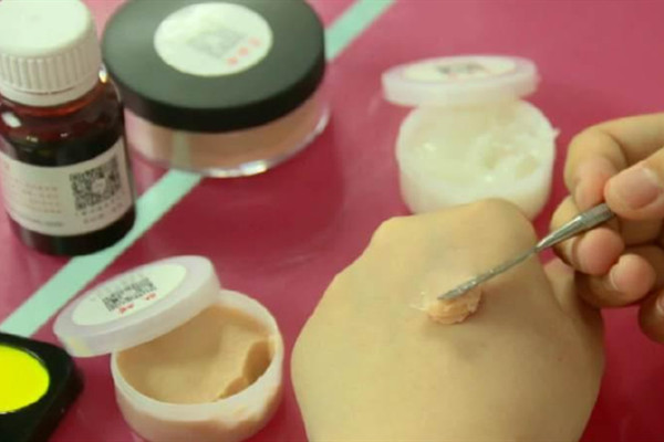 肤蜡和皮肤肤色不同怎么办？肤蜡和皮肤肤色不同怎么解决