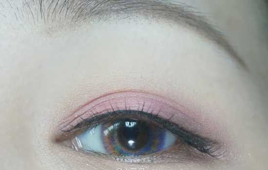粉棕色眼妆怎么画 粉棕色眼妆画法教程图解