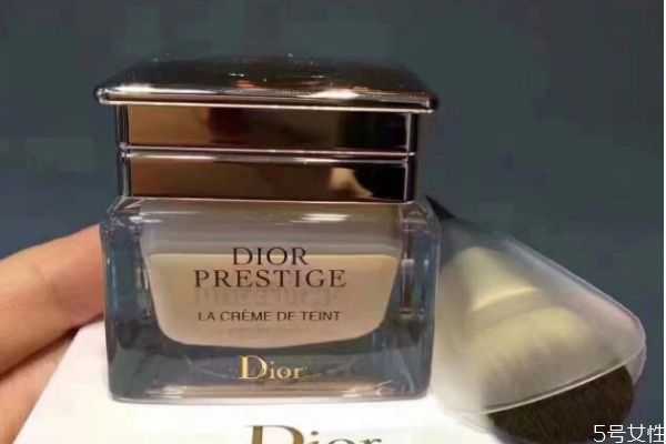 粉底液卡粉怎么办？怎么解决粉底液卡粉