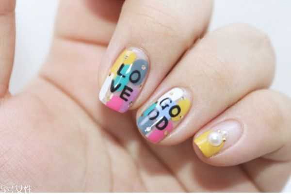 清新色块撞色美甲怎么做? 清新色块撞色美甲怎么做?