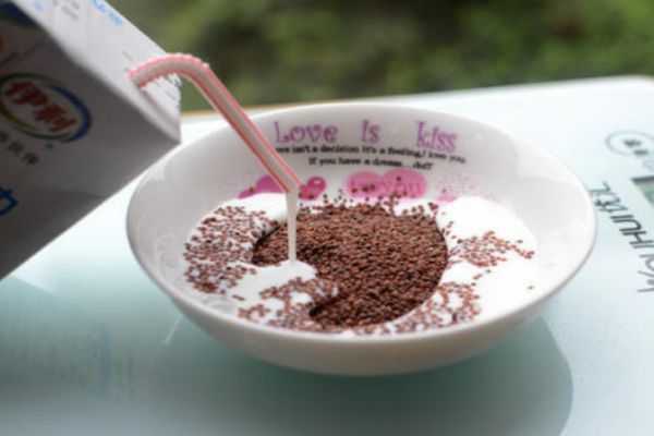 海藻加纯牛奶什么功效?海藻加纯牛奶的作用 海藻加纯牛奶什么功效?海藻加纯牛奶的作用