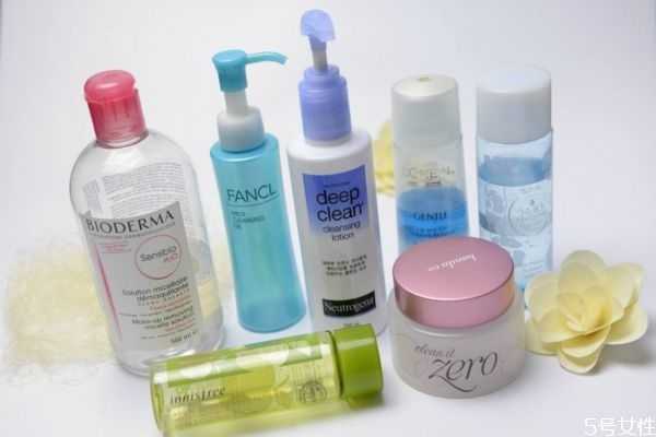 卸妆乳可以用卸妆棉卸妆吗?卸妆乳适合油性皮肤使用吗 卸妆乳可以用卸妆棉卸妆吗?卸妆乳适合油性皮肤使用吗