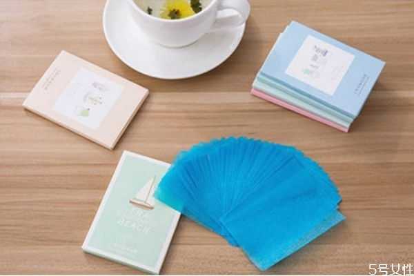 为什么不能用吸油纸摩擦脸?油皮可以经常用吸油纸吗 为什么不能用吸油纸摩擦脸?油皮可以经常用吸油纸吗