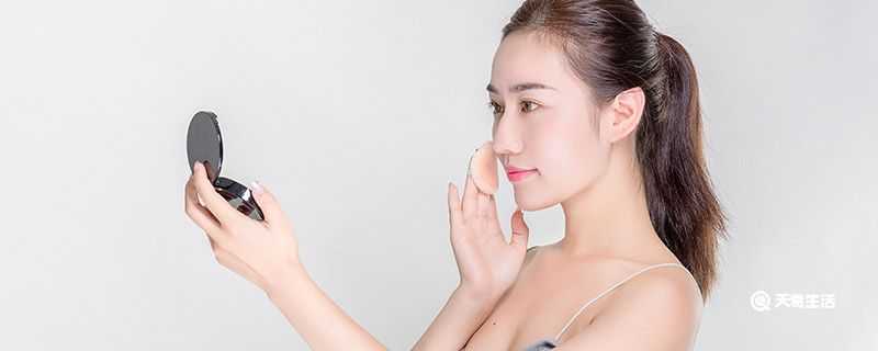 怎么化妆不浮粉不脱妆 怎么化妆不浮粉不脱妆