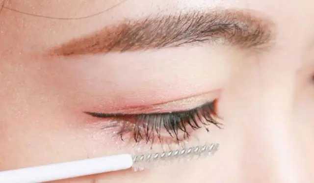 先夹睫毛还是先涂睫毛打底 先夹睫毛还是先涂睫毛打底