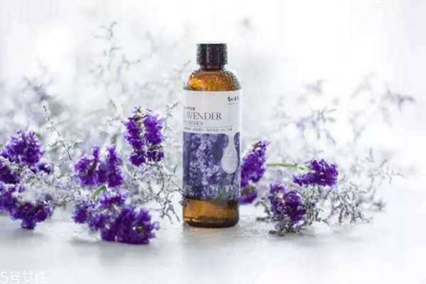 用完纯露还用爽肤水吗