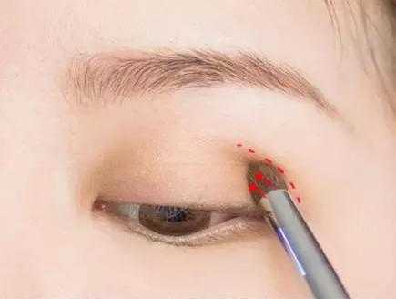 眼妆怎么画最迷人漂亮？怎样画眼妆简单又漂亮