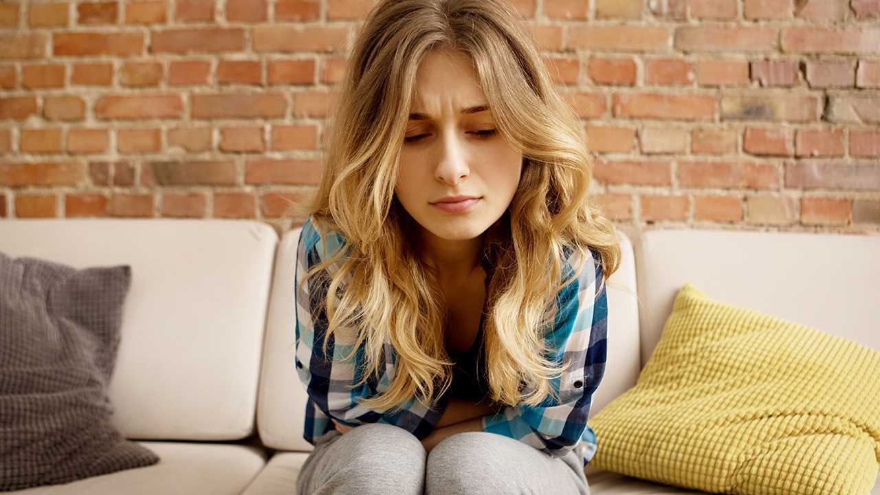 一觉醒来脸上突然长痘是咋回事 一觉醒来脸上突然长痘是咋回事