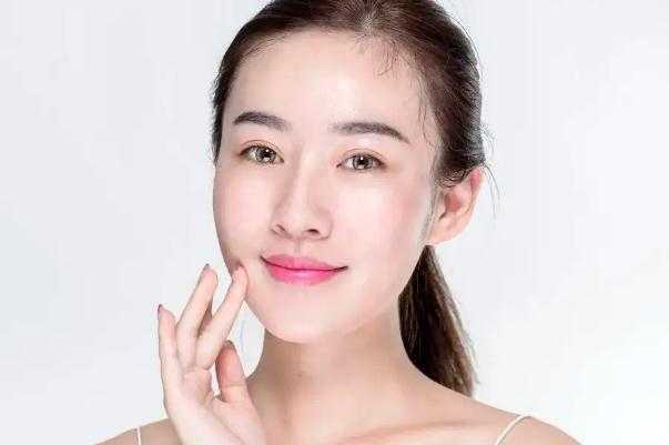 皮肤出油可以直接用散粉吗