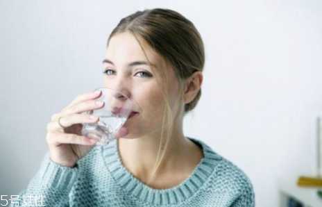 夏天怎么不被晒黑?坚持这4点就够了 夏天怎么不被晒黑?坚持这4点就够了