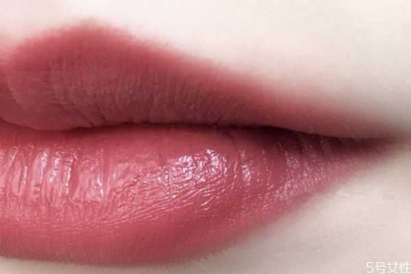 黄皮女生适合什么口红