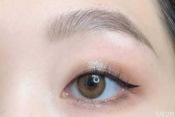 肿眼皮适合哑光吗？肿眼泡的眼妆误区