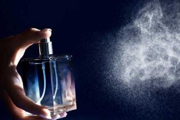 香水怎么喷才能保留香气的时间长一些