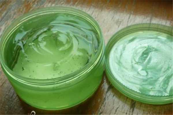 芦荟胶可以当睡眠面膜用吗？芦荟胶适合什么年纪的人