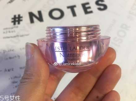 雅诗兰黛红石榴眼霜适合年龄 紧致眼周肌肤