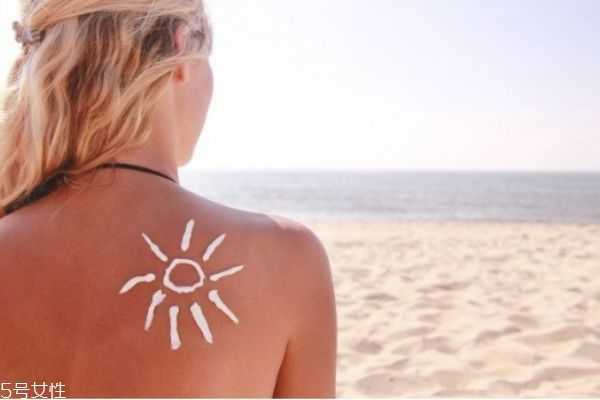 防晒霜spf45夏天够用吗