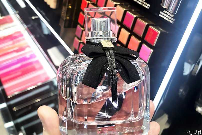 反转巴黎淡香好还是浓香好闻