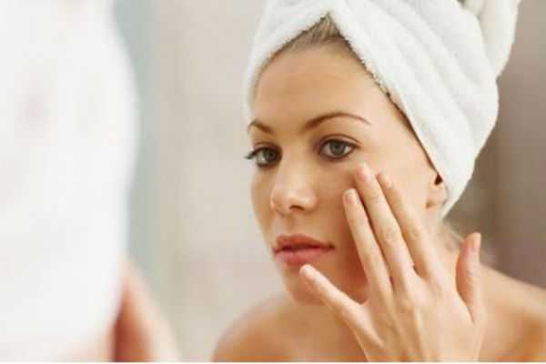 如何帮助皮肤锁住水分？帮助皮肤锁住水分的方法