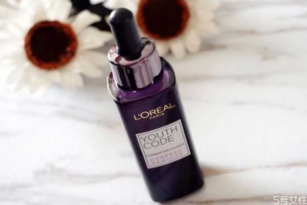 欧莱雅小黑瓶肌底液含激素吗？欧莱雅小黑瓶肌底液什么功效
